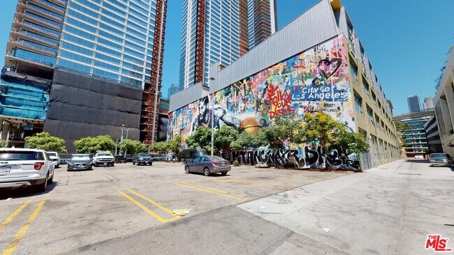 Building Photo - 1130 Flower St