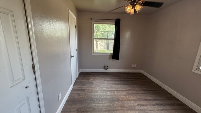 Building Photo - 1 Bedroom, 1 Bathroom Duplex unit located in Visalia
