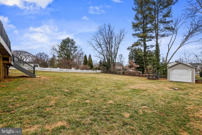 Building Photo - 731 W Country Club Dr