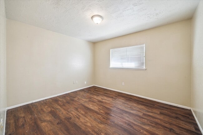 Building Photo - 23902 Silversmith Ln