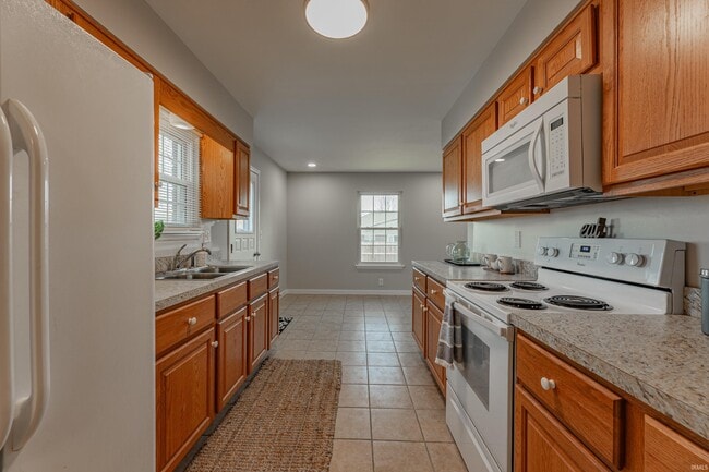 Building Photo - 7127 Pinehurst Dr