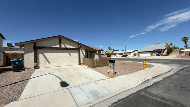 Building Photo - 4295 Sunnyview Ct