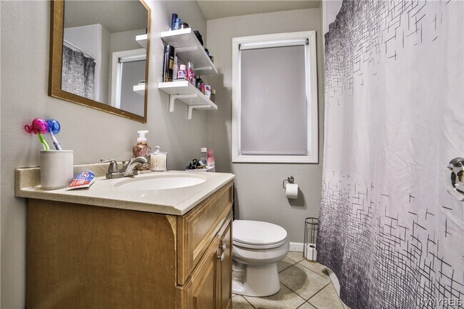 Building Photo - 153 Springville Ave