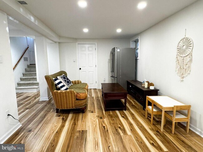 Building Photo - 10712 Warwick Ave