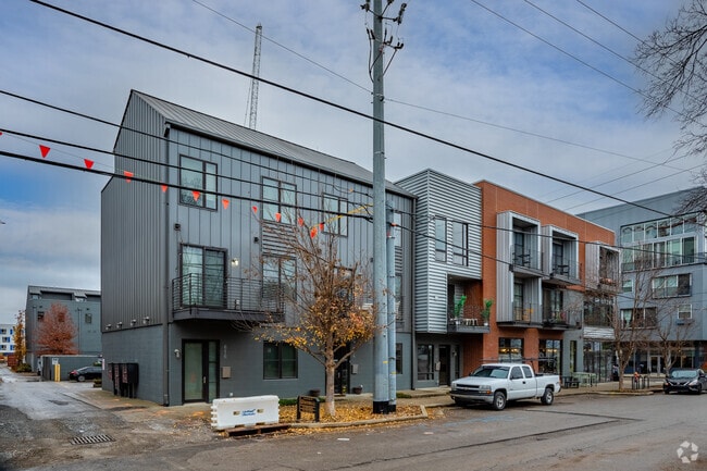 Building Photo - Six 10 Merritt