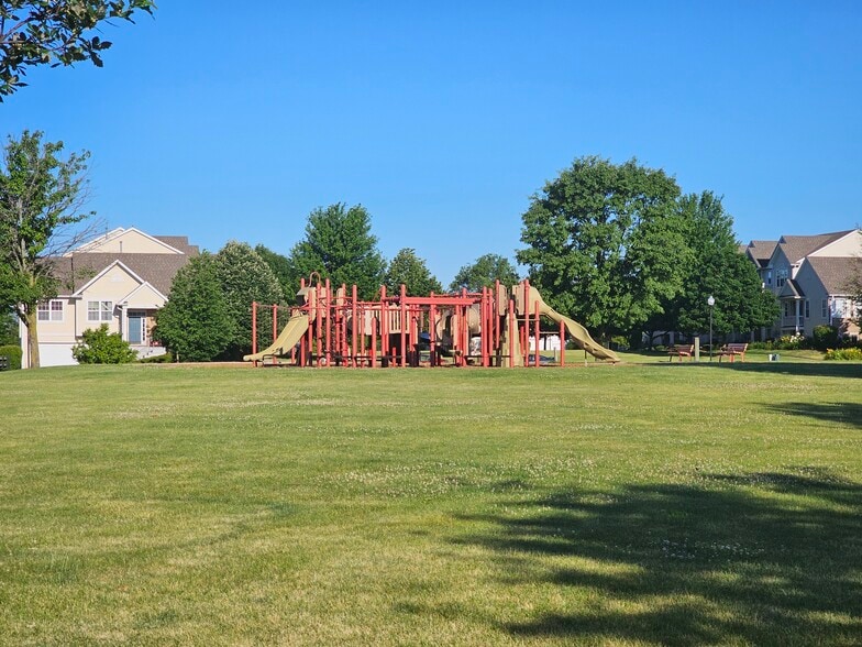 Building Photo - 24429 John Adams Dr