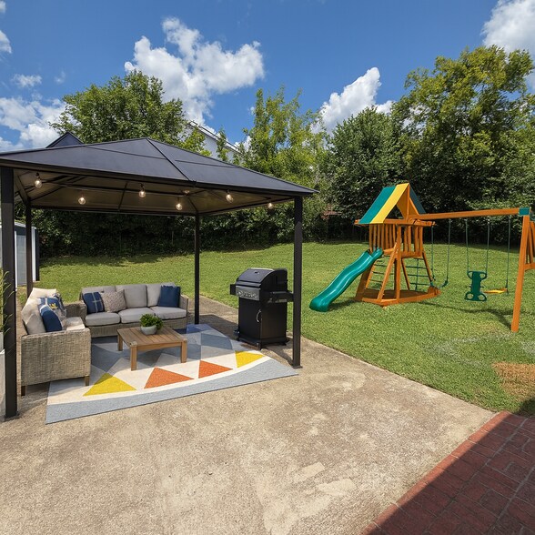 Building Photo - 2407 Lazenby Dr