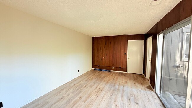 Building Photo - 1092 Melrose Ave