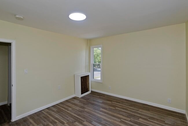 Building Photo - 205 St James Ave