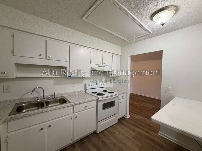 Building Photo - 8113 San Jose Manor Dr E