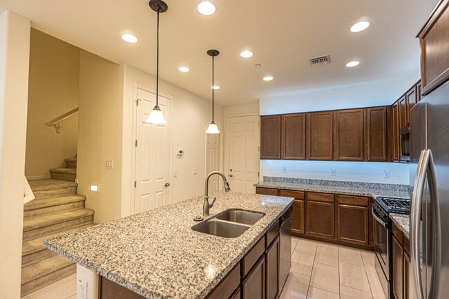 Building Photo - Modern Living in Gated Siena at Ocotillo –...