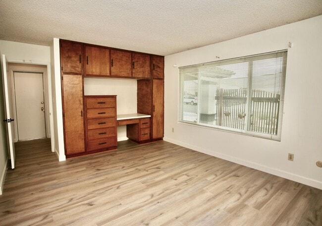 Building Photo - 3br, 2ba in a Great Family Neighborhood Available Now!