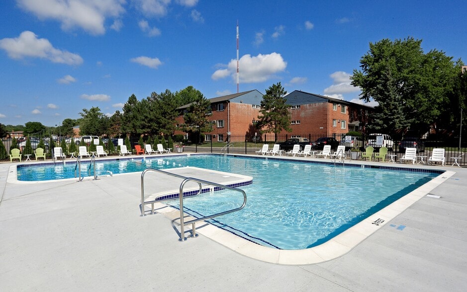 Outdoor Community Pool - The Loop on Greenfield