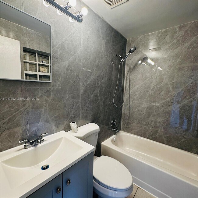 Building Photo - 732 Moffett St