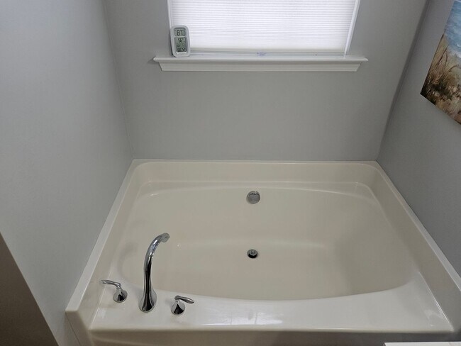 Building Photo - Fabulous 3br 2ba in Fuquay! Available July 31, 2026!