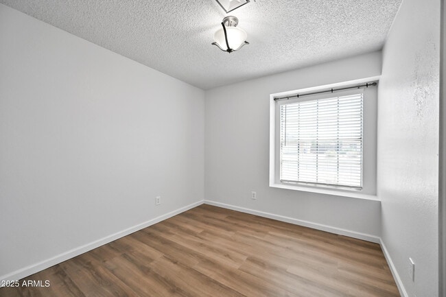 Building Photo - 4632 W Gail Dr