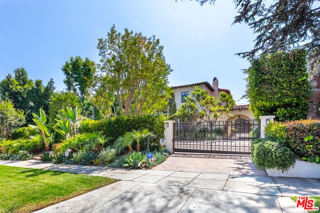 Building Photo - 627 Alta Dr