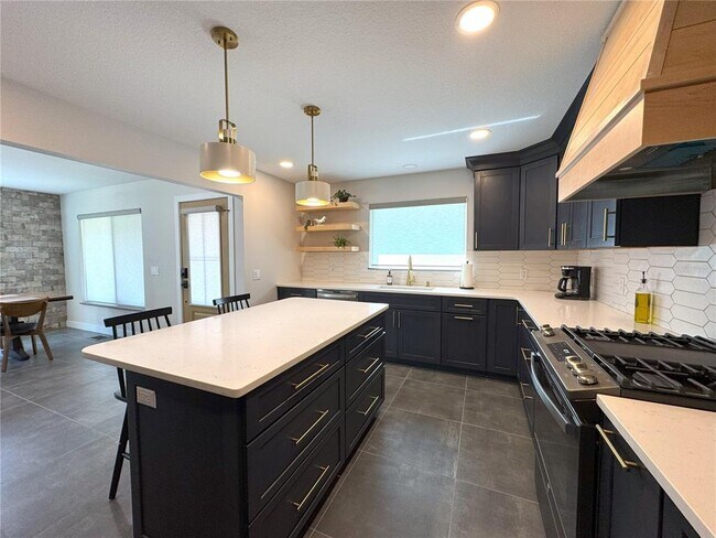 Building Photo - 419 N Apopka Ave
