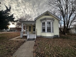 Building Photo - 1722 S 10th St