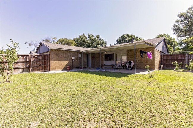 Building Photo - 3321 Pinion Dr