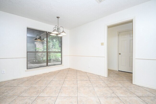 Building Photo - 6702 Spring Leaf Dr