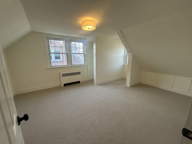 Building Photo - 25 Putnam Ave