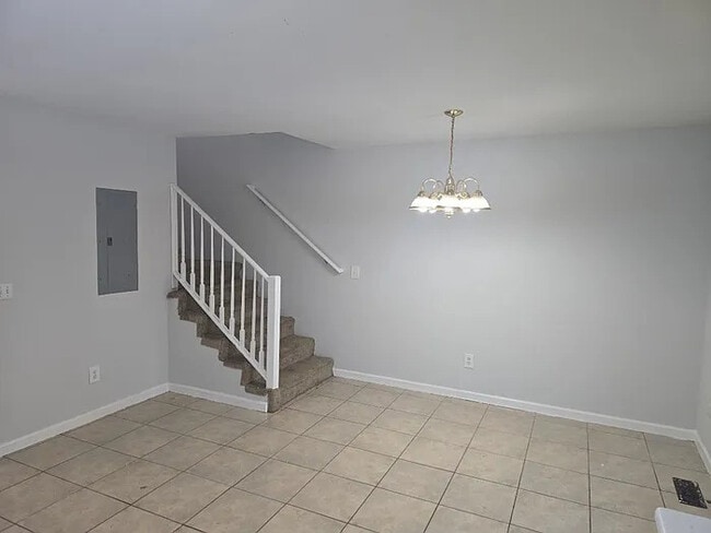 Building Photo - 3 Bedroom 2.5 Bathroom