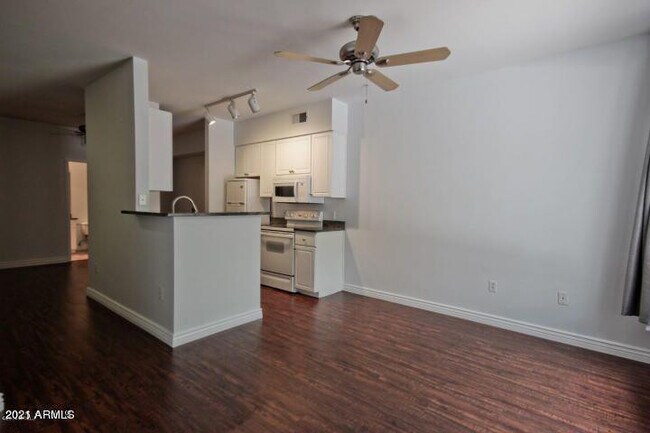 Building Photo - 1701 E Colter St