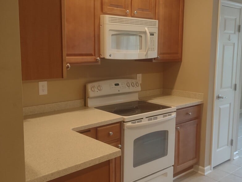 Building Photo - 812 Long Dr