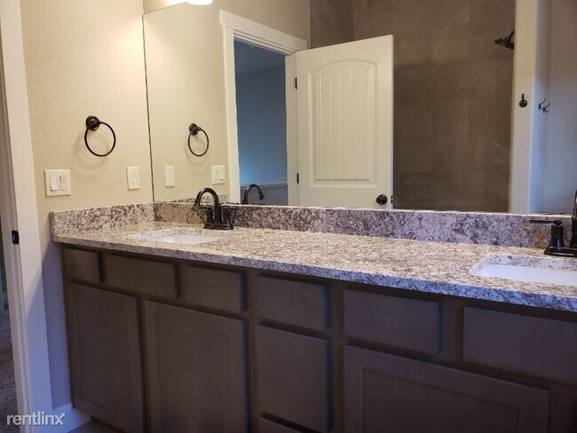 Building Photo - 4 br, 3.5 bath House - 875 Redemption Pt