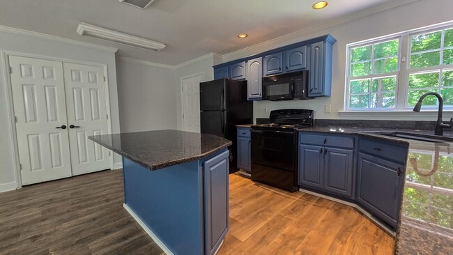 Building Photo - 5607 Whispering Pines Dr