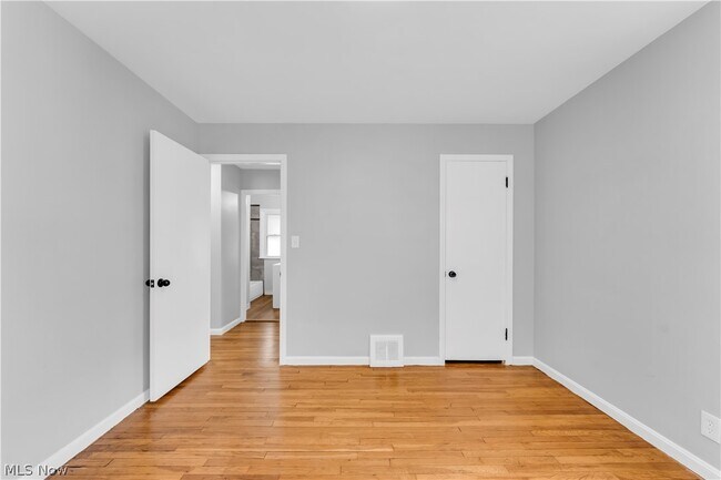 Building Photo - 5688 E 141st St