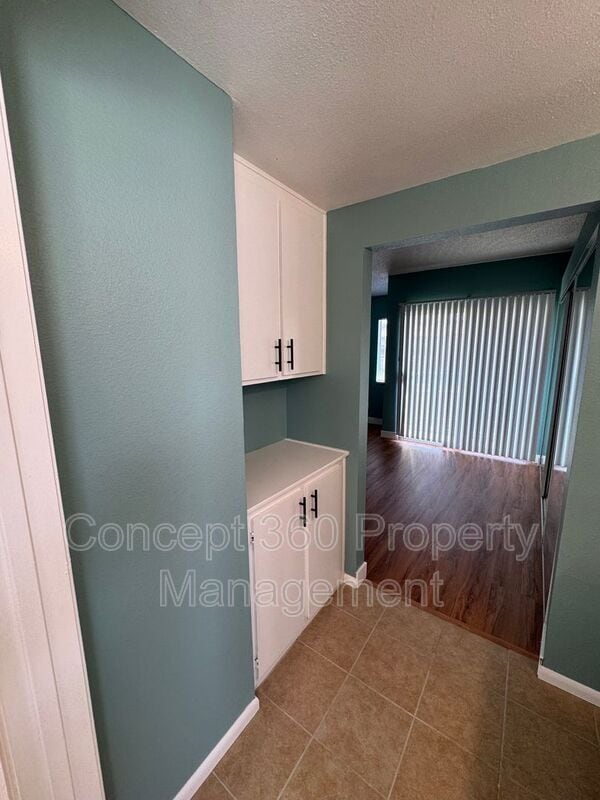 Building Photo - 770 W Almond St