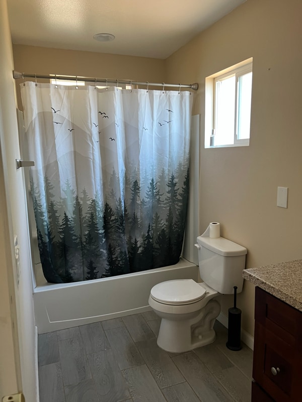 Building Photo - 10629 Lind Ave