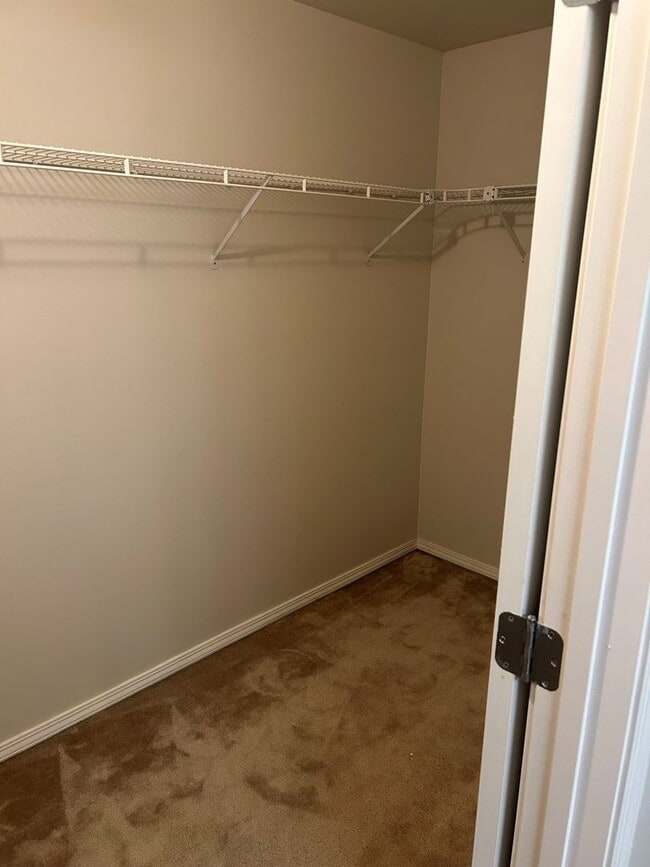 Building Photo - Bethany/NW Portland Home Updated with Hardwoods and Granite! Tons of Storage!