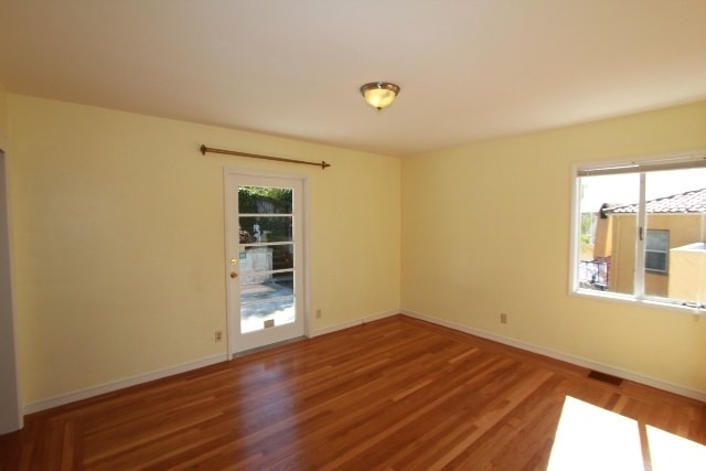 Building Photo - 4 Bedroom Mid-Century Oakmore Property With View of Bay