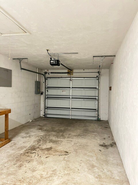 Building Photo - 1004 New Bedford Dr