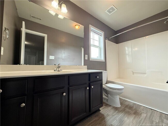 Building Photo - 260 Trenton Pl