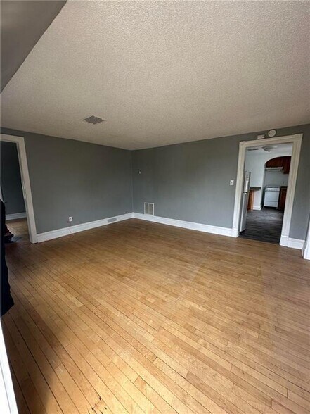 Living Room 2 - 531 Cochrane St