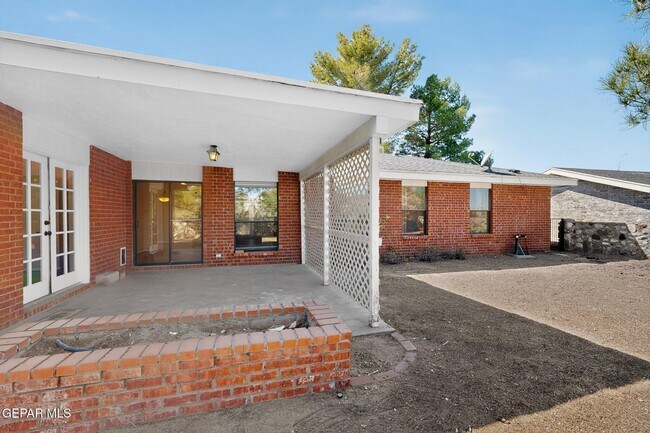 Building Photo - 7419 Mission Viejo Dr