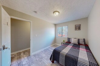 Building Photo - THE LINCOLNDALE | Spacious & comfortable Ellenwood house featuring a dining area designed for con...