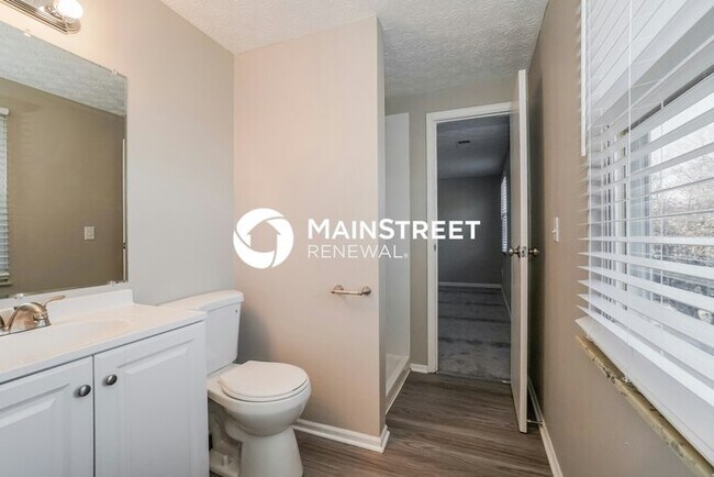 Building Photo - 4 Bedroom Pet-Friendly Home in Reynoldsbur...