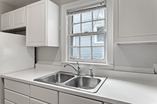 Building Photo - 1617 Liberty Rd