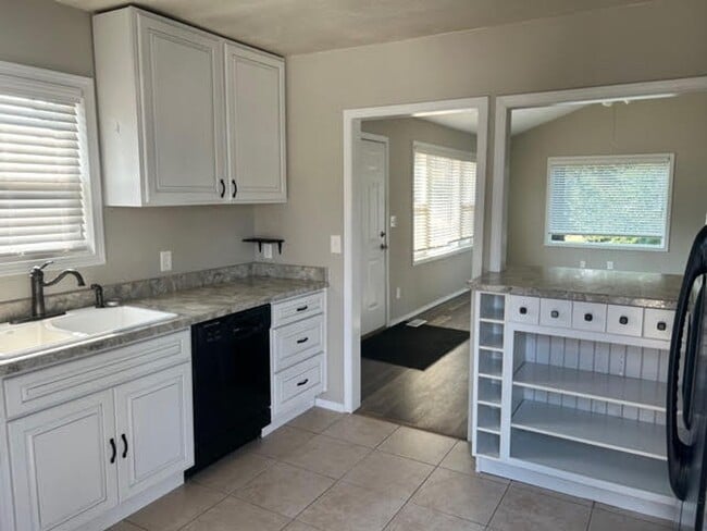 Building Photo - Updated 3-Bedroom Home In Great Neighborhood