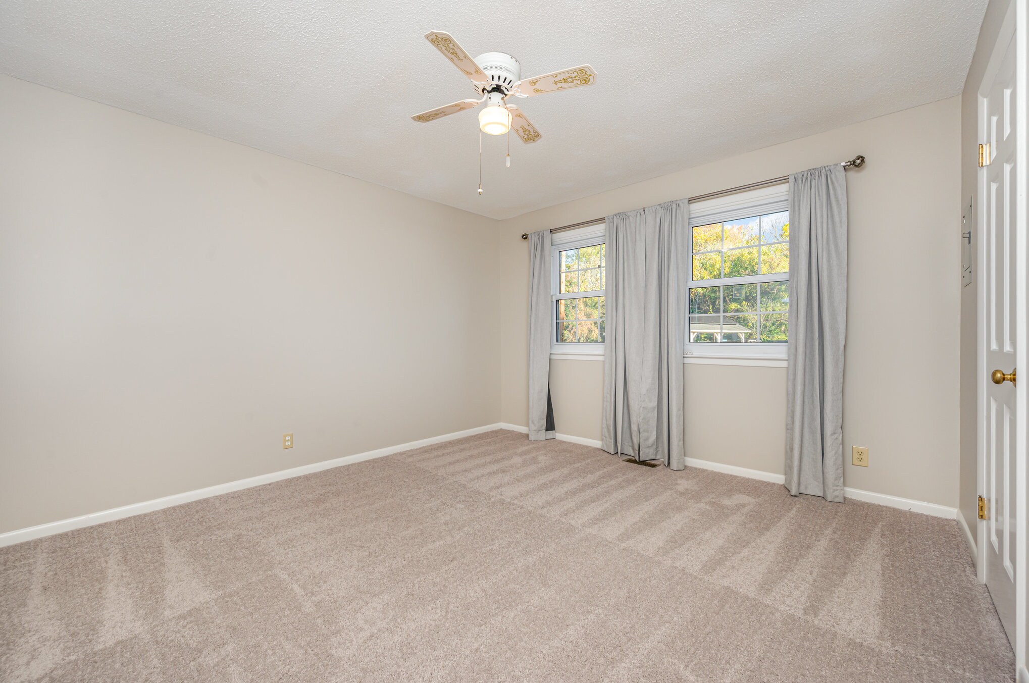 Building Photo - 1808 Majestic Dr