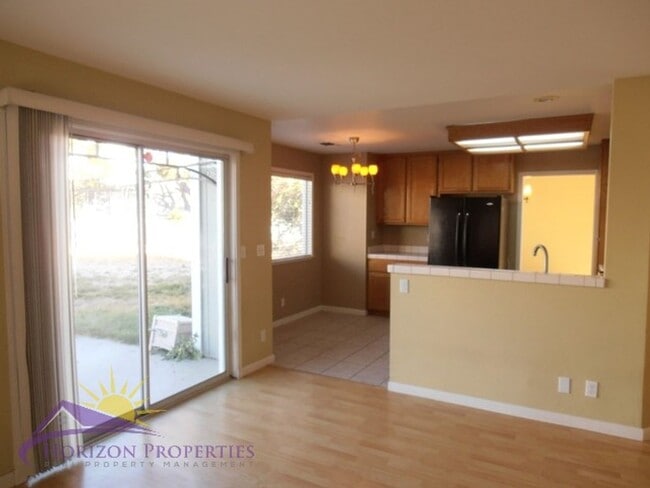 Building Photo - Spacious 3 Bed 2.5 Bath 1,959 Sq. Ft. Antelope Home