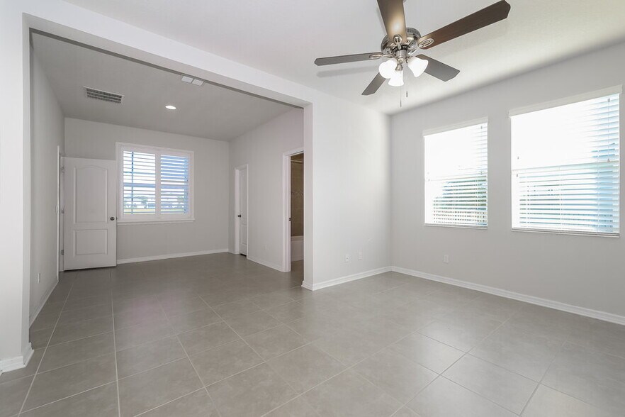 Building Photo - 1841 Henley St