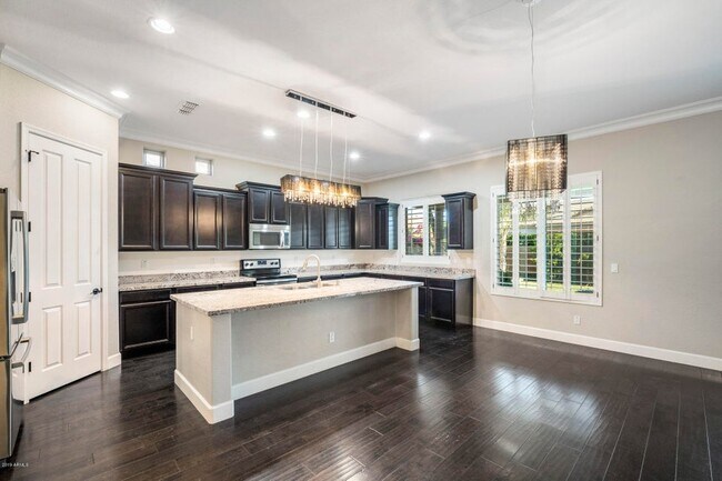 Building Photo - 953 E Boston St