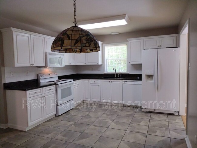 Building Photo - 5815 Meadowood Pl