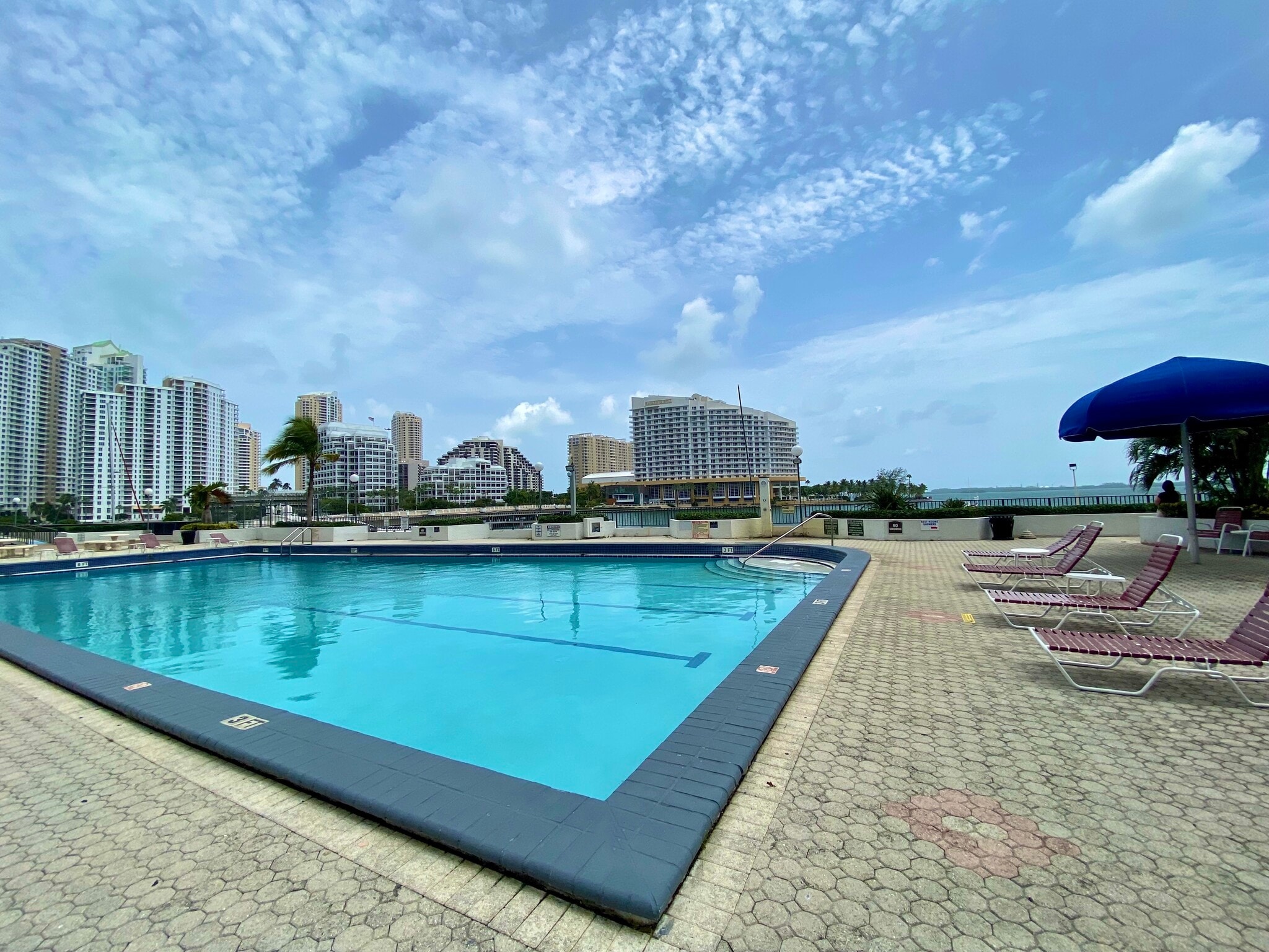 Building Photo - 999 Brickell Bay Dr